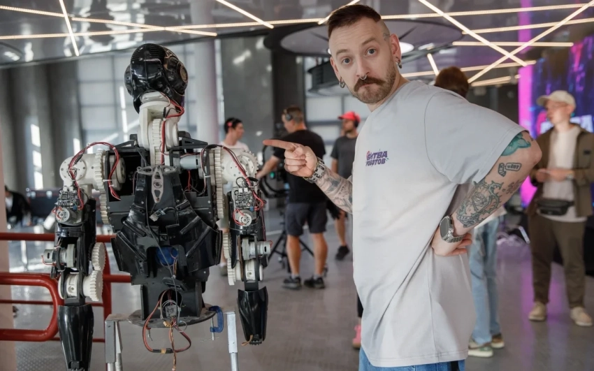 5-минутый отрывок фильма «Нейробатя» показали до премьеры в кино эксклюзивно в VK Видео